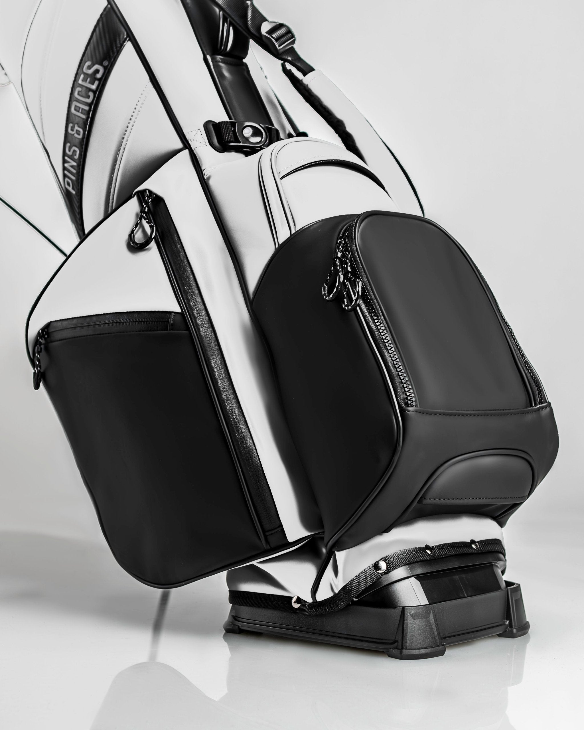 Player Preferred™ Golf Bag - Domino | Clean, Practical Carry