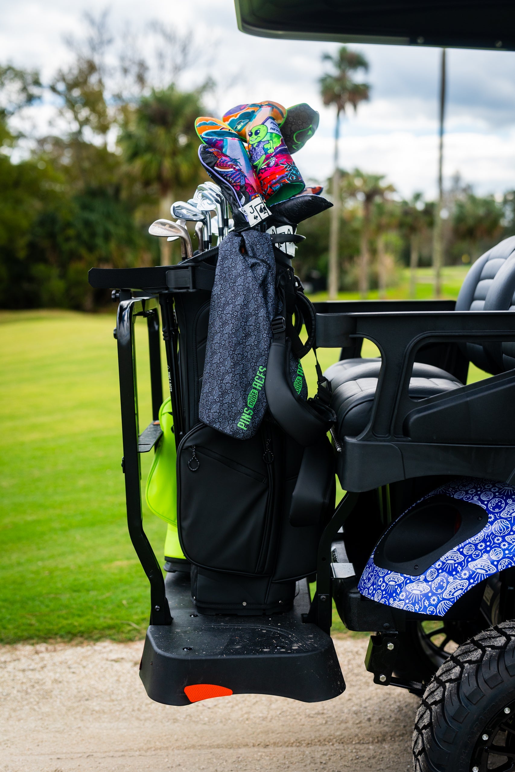 HEYDUDE - Black Hole Towel | Clean Look, Easy Course Use