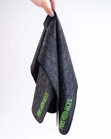 HEYDUDE - Black Hole Towel | Clean Look, Easy Course Use