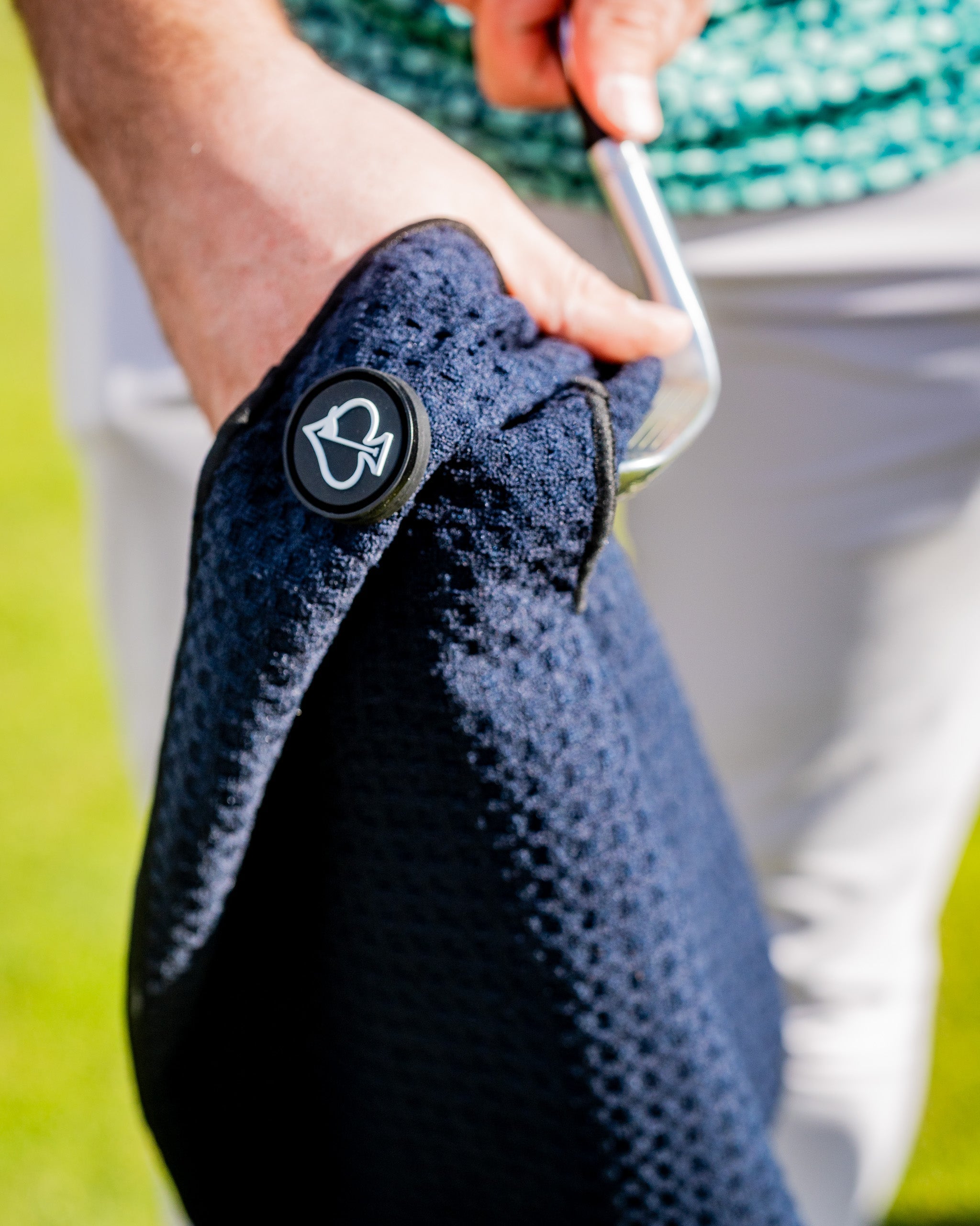 Magnetic Towel - Black | Quick-Grab Convenience on the Course