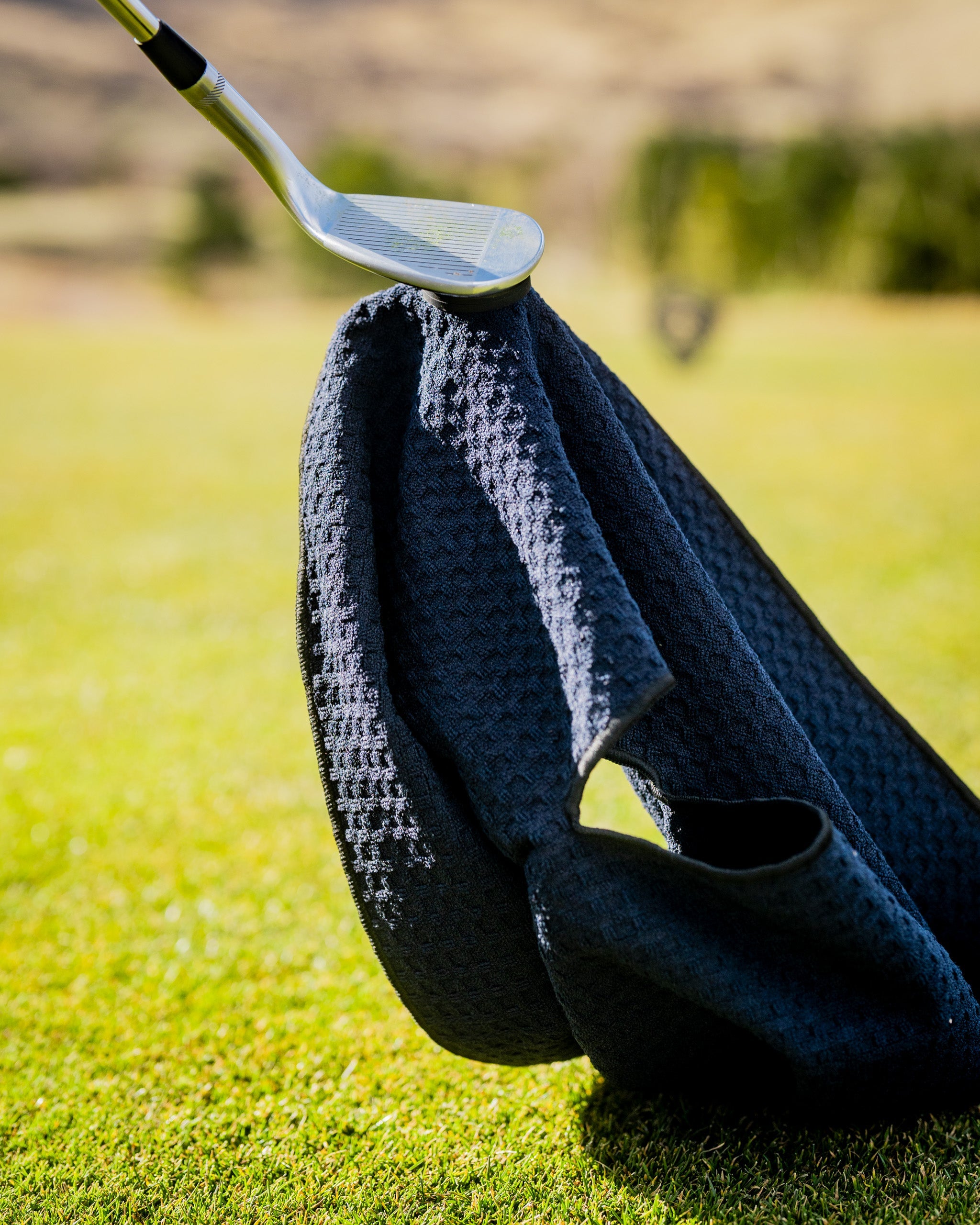 Magnetic Towel - Black | Quick-Grab Convenience on the Course